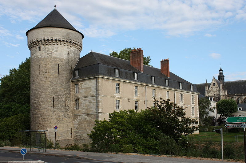 File:Tours - château.JPG