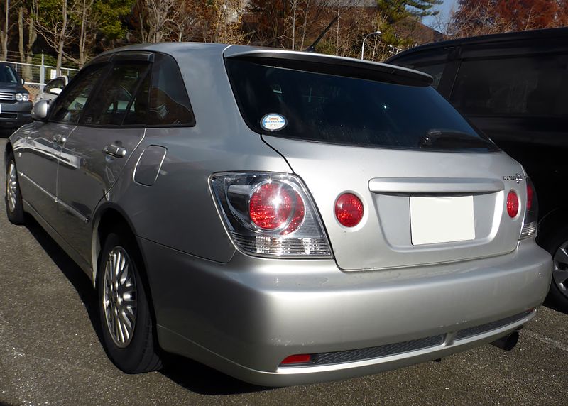 File:Toyota ALTEZZA GITA (JCE10) rear.JPG