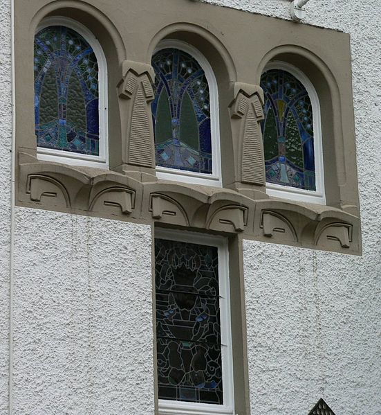 File:Traben-Trarbach.Bellevue.Fenster.wmt.jpg