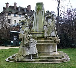 Monument Ludovic Trarieux, de Jean Boucher, dans le square Claude-Nicolas-Ledoux.