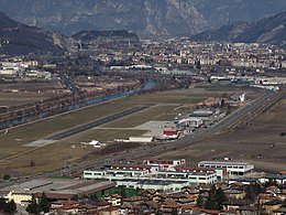 Trento-Gianni Caproni airport seen from Obere Batterie Mattarello.jpg