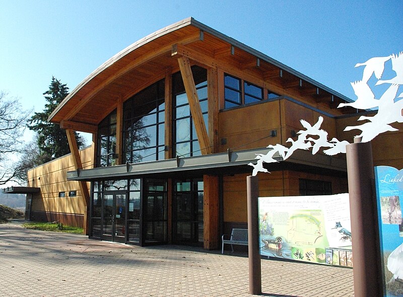 File:Tualatin River NWR vistor center close.JPG