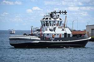 USS Menominee (YT-807), ABD Filo Aktiviteleri Yokosuka'da önden görünümü bıraktı 26 Temmuz 2019 04.jpg