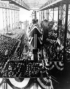 US Navy 120120-N-ZZ999-003 In this file photo taken Jan. 21, 1954, spectators gather around the nuclear-powered submarine USS Nautilus (SSN 571) du.jpg