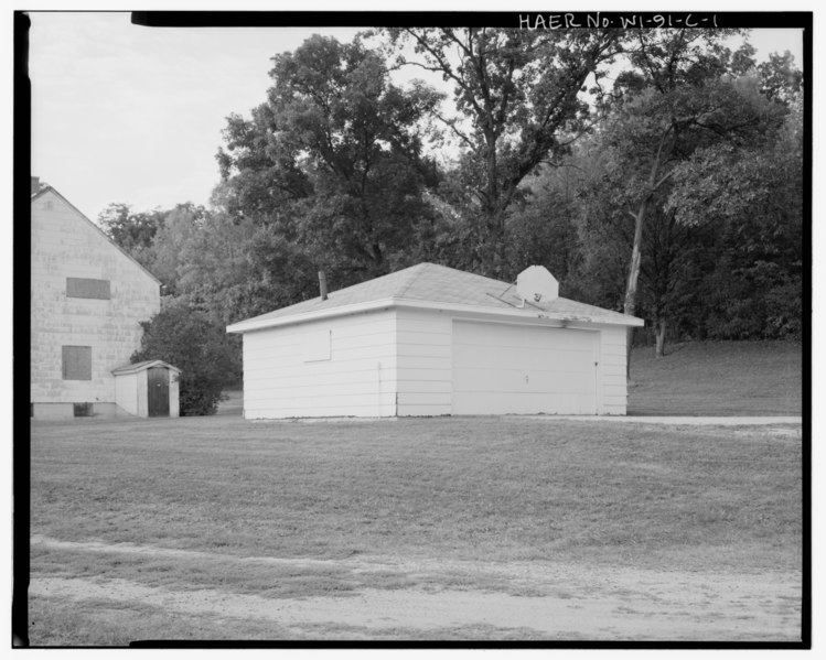 File:VIEW NORTHWEST, Garage - Rapide Croche Lock and Dam, Garage, Approximately 65 feet of lockkeeper's residence, Wrightstown, Brown County, WI HAER WIS,5-WRITO,2C-1.tif