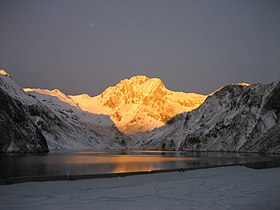 Vue depuis l'est, à l'aube.