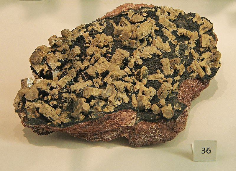 File:Vanadinite Specimen 36.JPG