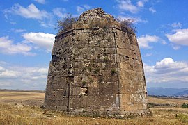 Vanotca, Mausoleum of Qara Yusuf, 2013.08.27 - panoramio.jpg