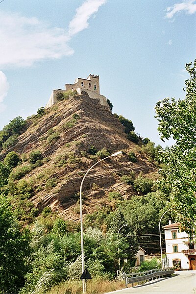 File:Varano Castle.jpg