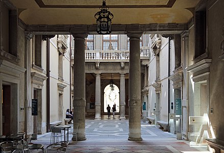 Ground floor passage from the Grand Canal to the inner courtyard and fountain
