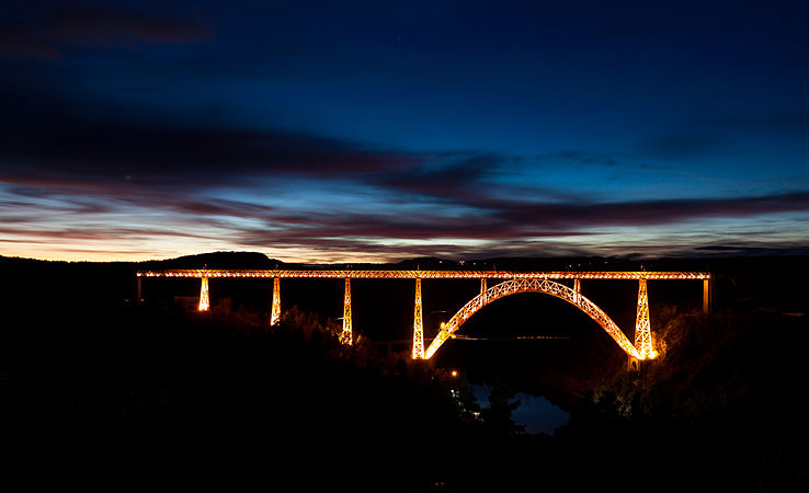 28 septembre — Viaduc de Garabit à Ruynes-en-Margeride (Cantal) Photo par Mybou (CC-BY-SA-3.0)