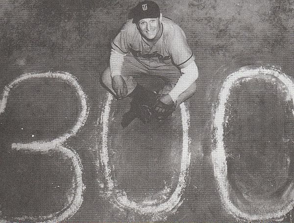 Starffin was the first pitcher to win 300 games in Japanese baseball
