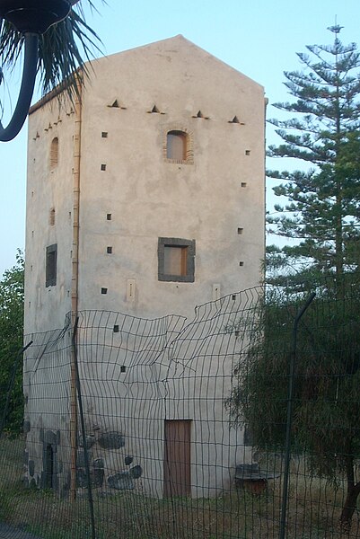 File:Vignazza Tower2.JPG