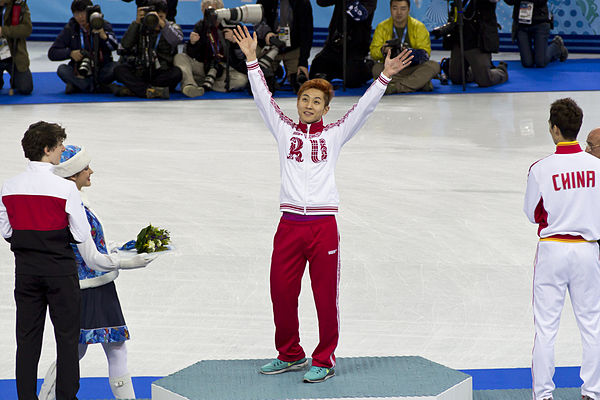 Ahn at the men's 500 m podium at the 2014 Olympics