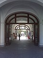 Inneres Atrium mit Eingang zum Garten (Im Hintergrund die Büste von Jupiter)