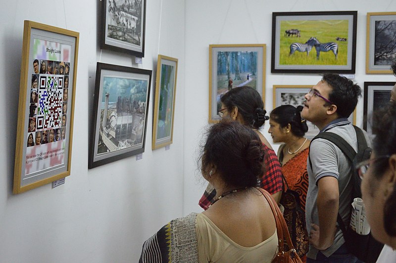 File:Visitors At Inaugural Day - 45th PAD Group Exhibition - Kolkata 2019-06-01 1554.JPG