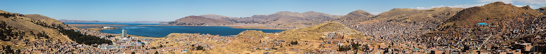 Vista de Puno y el Titicaca