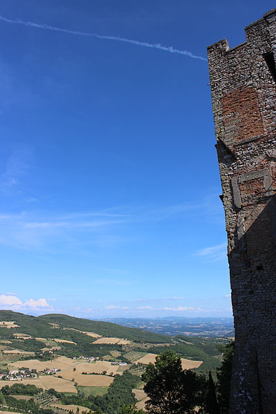 File:Vista desde Monte Santa Maria Tiberina 08.JPG