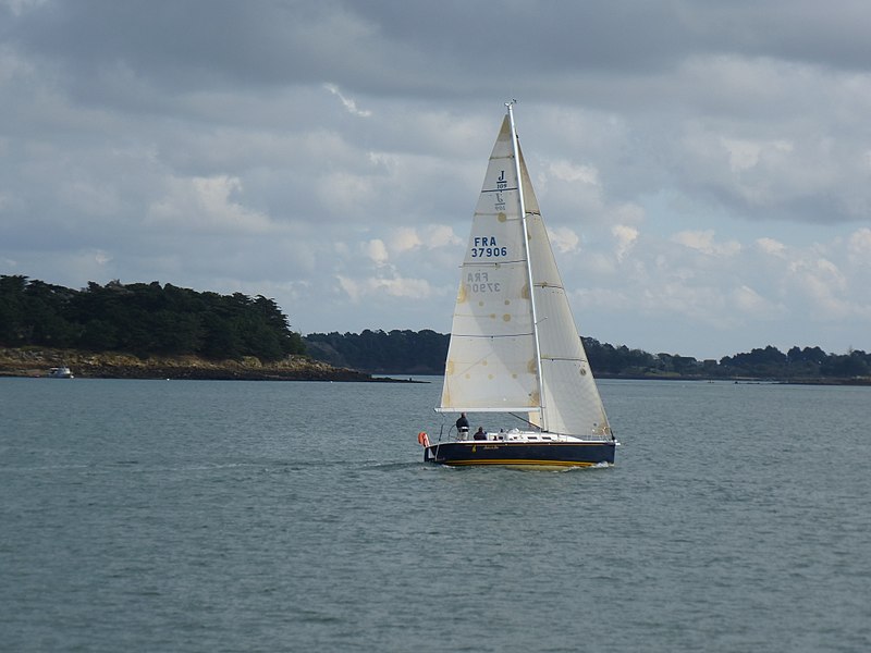 File:Voilier du golfe du morbihan - panoramio.jpg