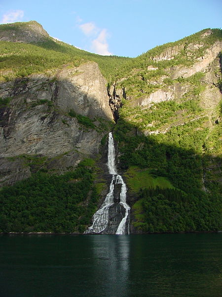 File:Waterfall - Geirangerfjord (1544931176).jpg