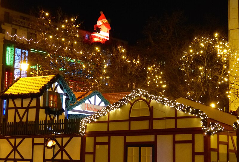 File:Weihnachtsmarkt Rudolfplatz 2014.jpg