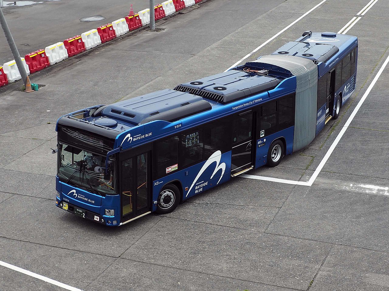 ファイル:Yokohama City Bus 9-3514 Bayside Blue Blue Ribbon KX525