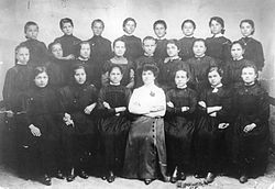 Ученички от българското девическо класно училище в Прилеп, 1908 - 1910 година