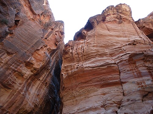 Внутри каньона Сик, Иордания.jpg
