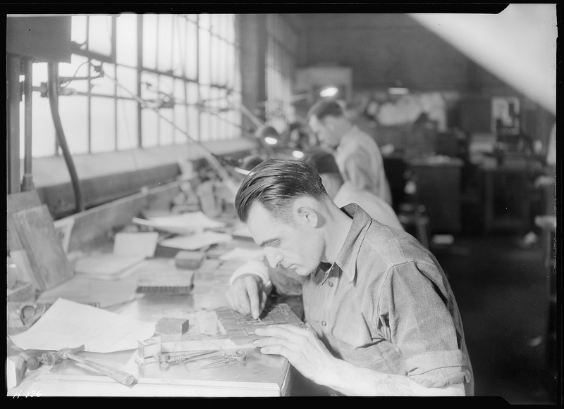 File:"Ivor Steadman, Litz Manor, Kingsport, Tennessee. Steadman is shown here finishing and patching, an operation... - NARA - 532754.tif