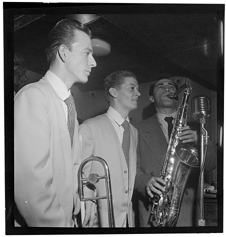 (Portrait of Buddy Stewart, Three Deuces(?), New York, N.Y., between 1946 and 1948) (LOC) (5436429090).jpg