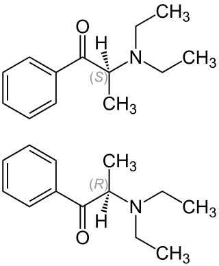 (RS)-Amfepramone-Structural Formulae V1.svg