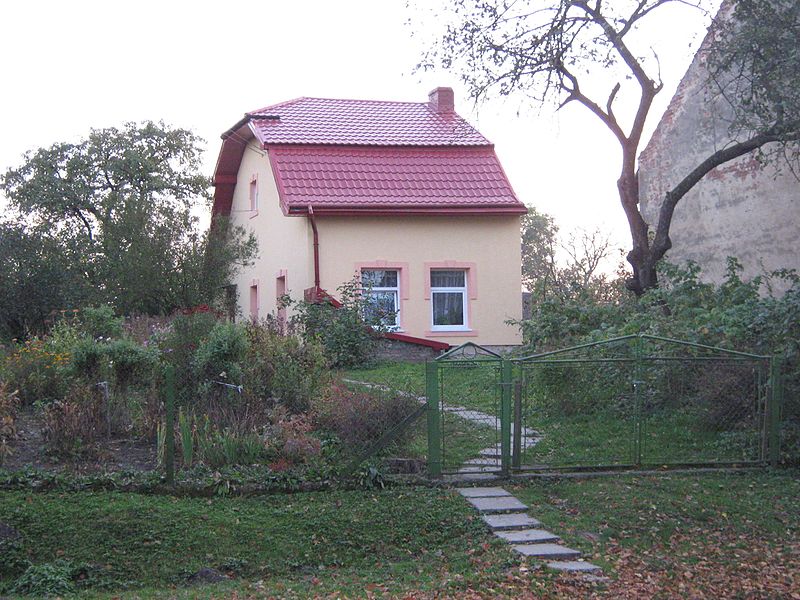 File:Домик - panoramio - Rostislaw ..jpg