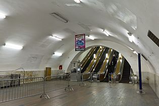 Rolltreppen im Übergang zu TKL