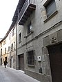 027 Casa al c. Tras lo Mur, 26 (Manlleu), façana del c. del Comte.jpg