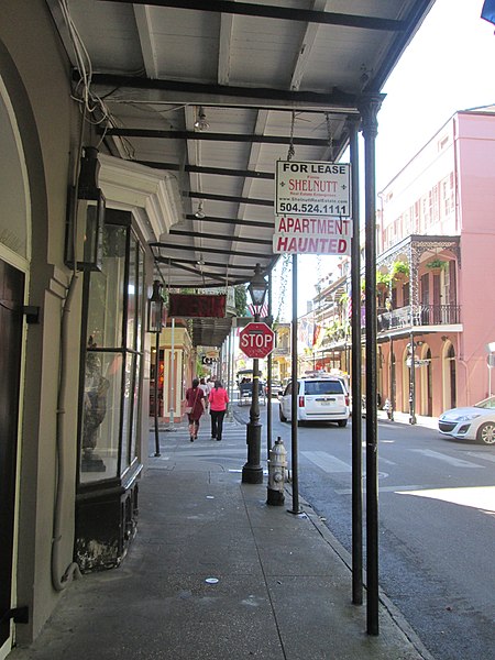 File:10Nov2014FQ Royal Sidewalk AptHaunted.jpg