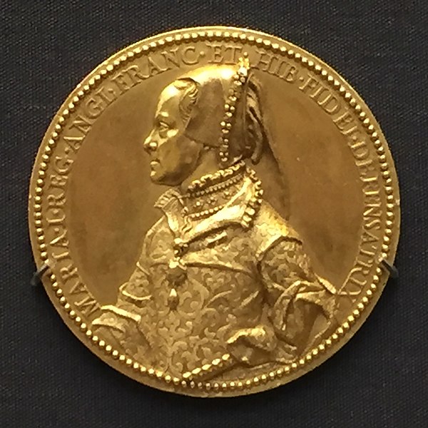 File:1555 gold medal Queen Mary I of England.jpg