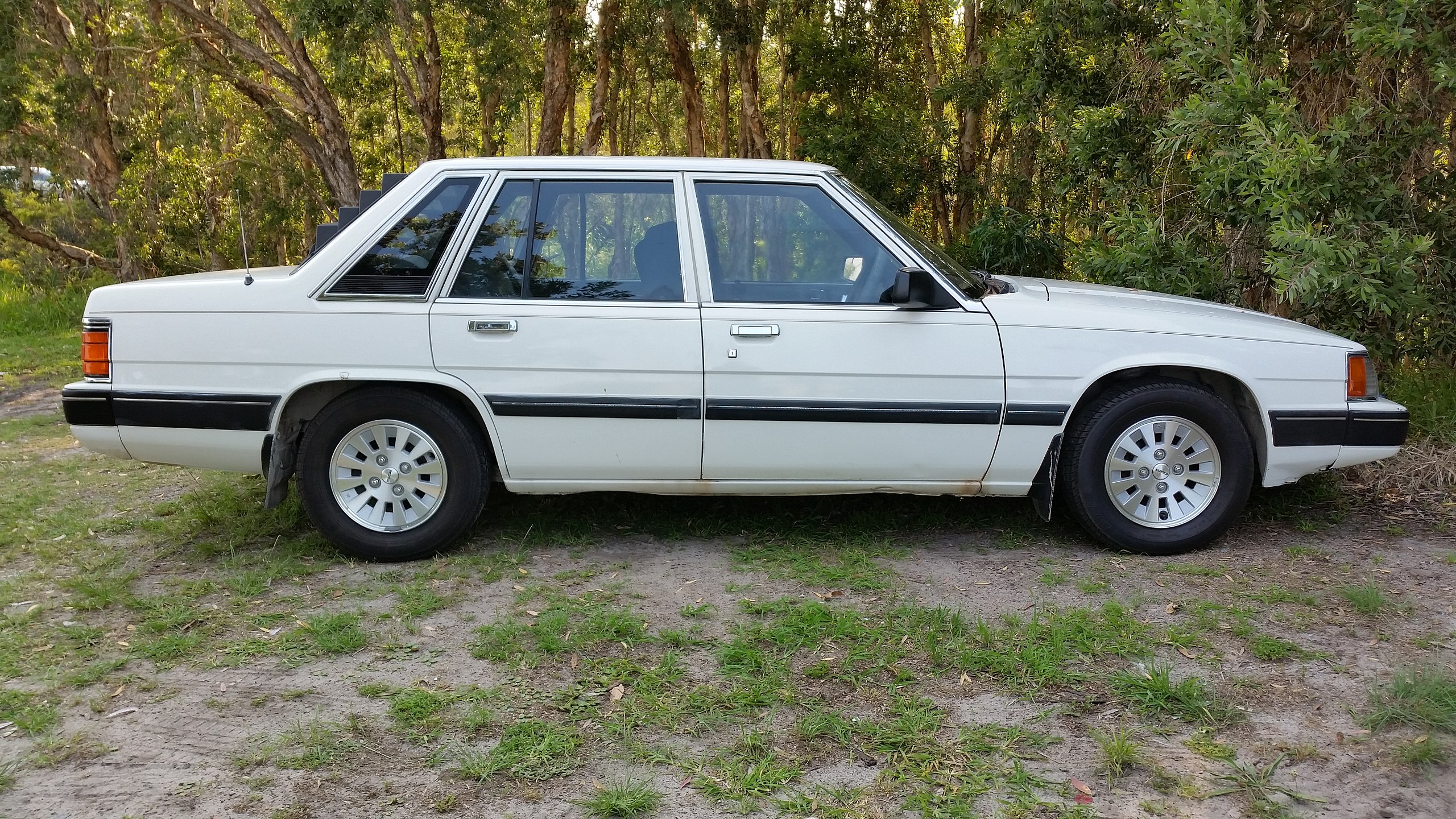 Файл:1985 Mazda 929 (HB Series 2) sedan (22747207687).jpg — Википедия