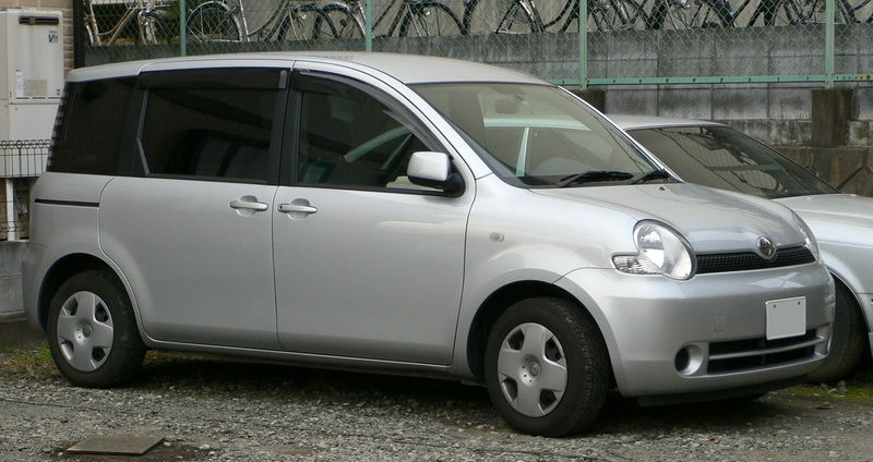 File:2003 Toyota Sienta 01.jpg