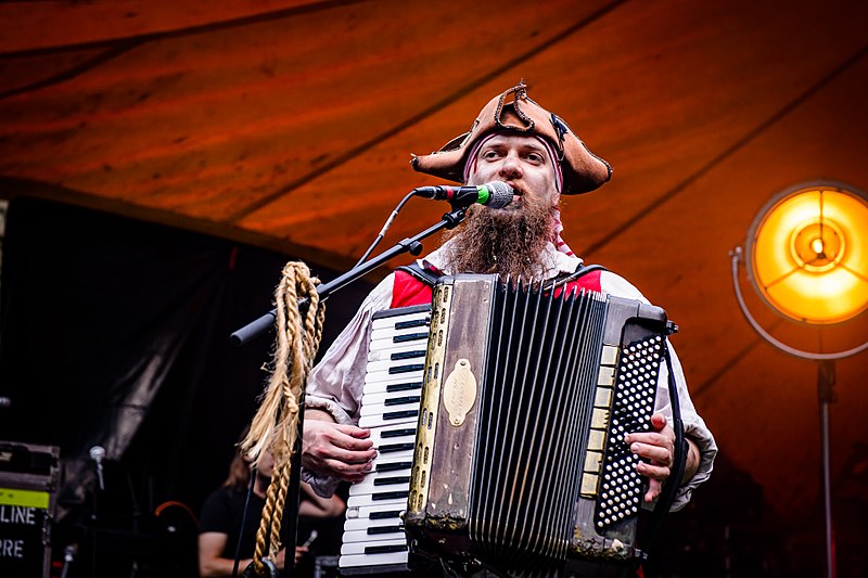 File:20170826 Wuppertal Feuertal Mr. Hurley & Die Pulveraffen 0198.jpg