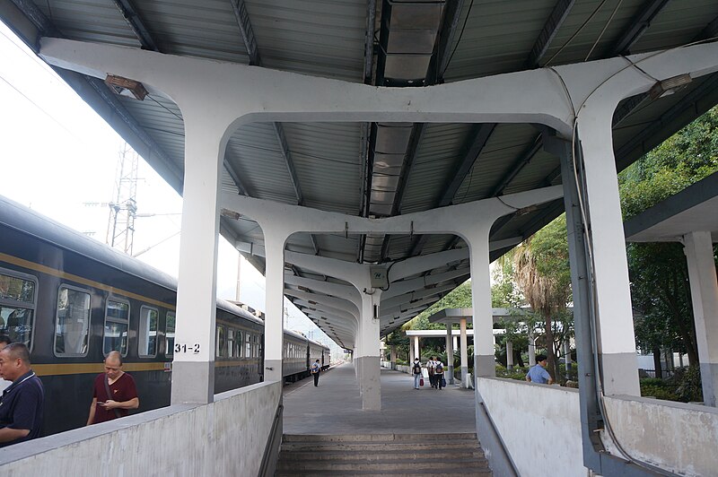 File:201708 Platform 1 of Laizhou Station.jpg