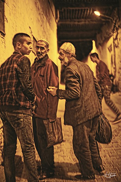 File:3 men in alley2 (23558310159).jpg