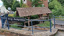 Lavoir, rue du Général Leclerc.