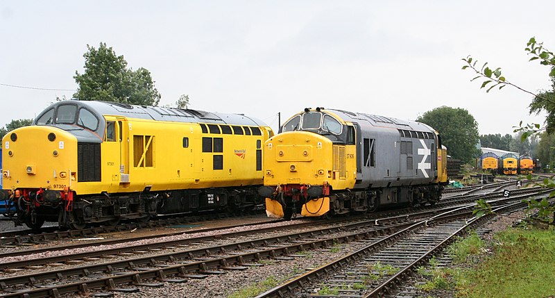 File:97301 and 37906 at Dereham.jpg