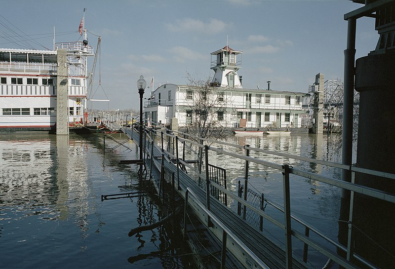 File:A5a008 11mp Mayor Andrew Broaddus with high water (6412111221).jpg