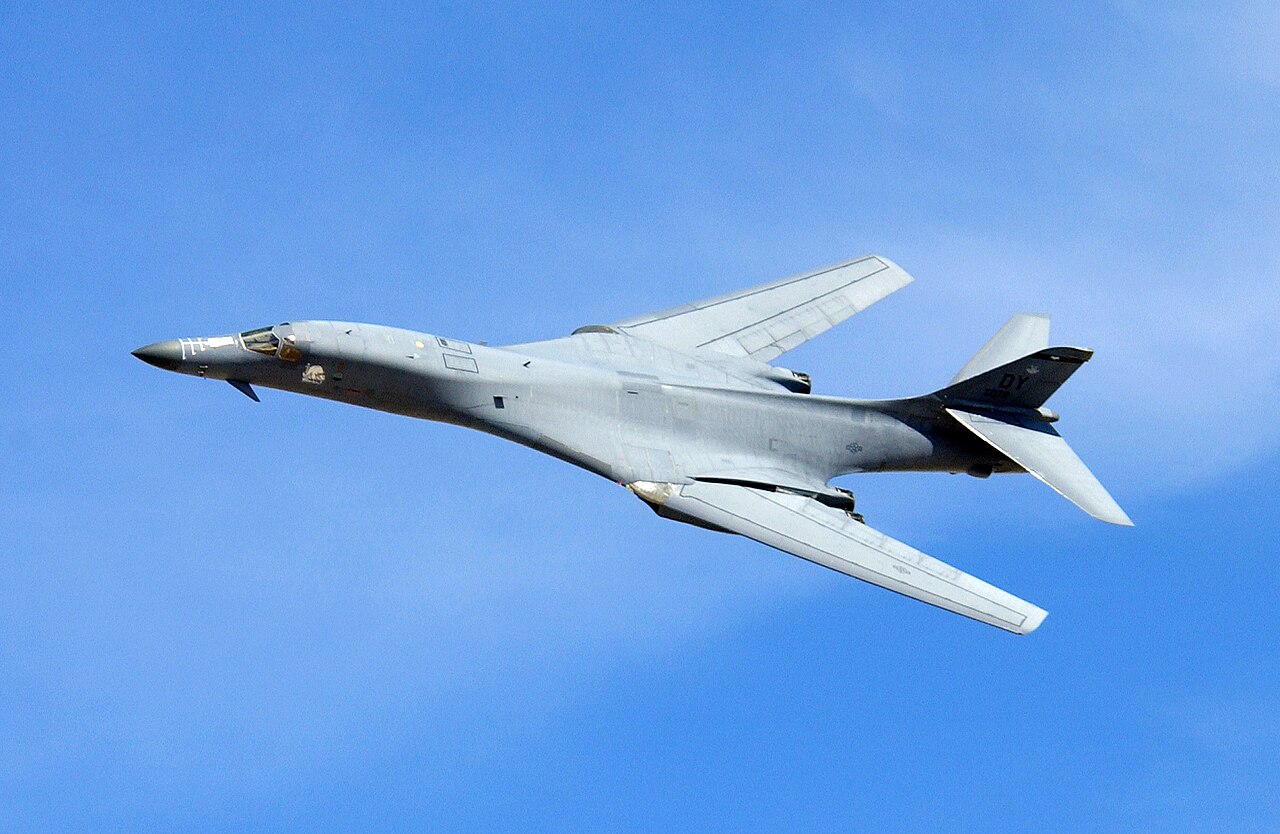 Tập tin:A B-1 Lancer performs a fly-by during a firepower demonstration.jpg – Wikipedia tiếng Việt