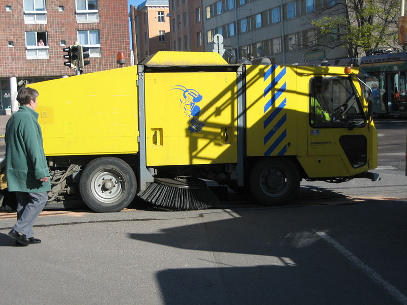 File:A sweeping machine.JPG