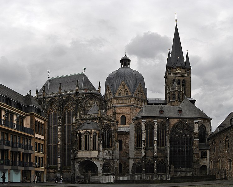 File:Aachen, Dom, 2011-08 CN-01.jpg