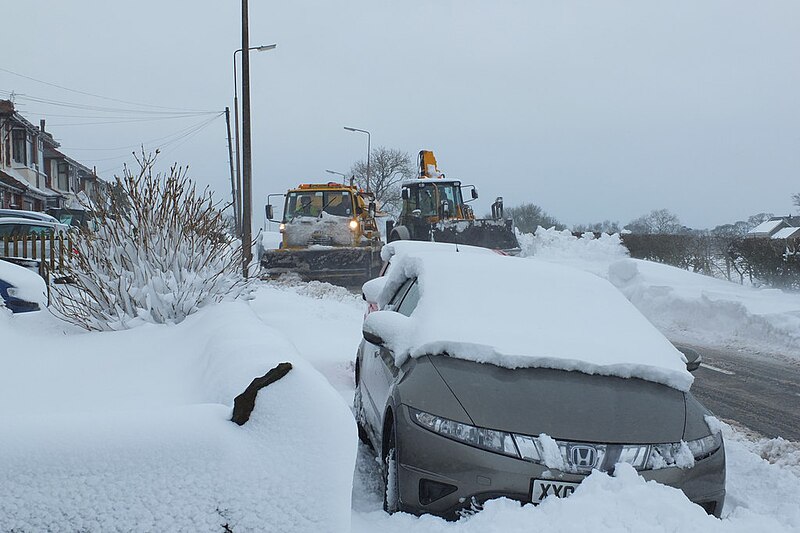 File:Abandoned Car on Upholland Road, Billinge - geograph.org.uk - 3379621.jpg