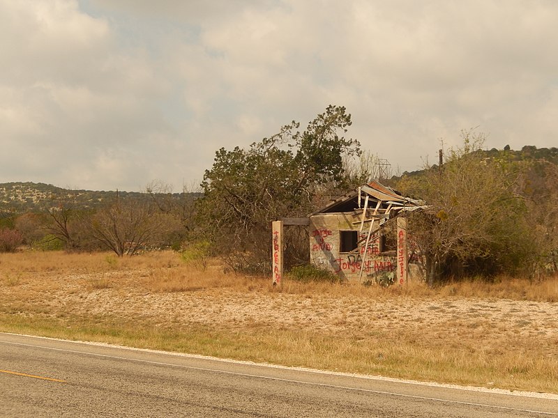 File:Abandoned structure on U.S. Route 277 DSCN0923.JPG