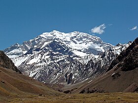 Vue de l'Aconcagua depuis l'entrée du parc national.